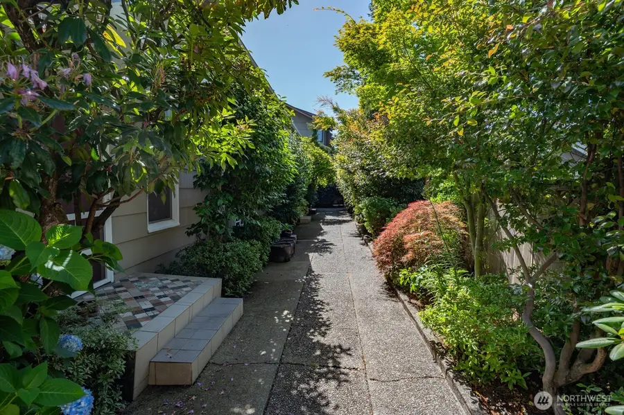 8001 Densmore Avenue N, Seattle, WA 98103 - #3