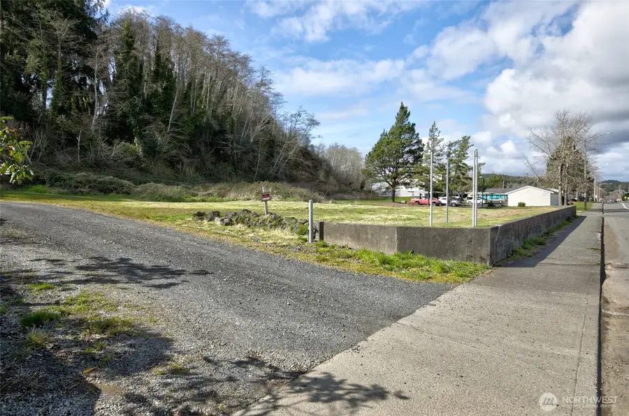 905 Lincoln Street, Hoquiam, WA 98550 - #3