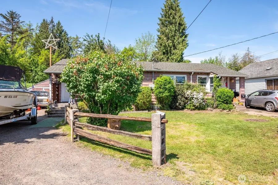 1423 S 7th Avenue, Kelso, WA 98626 - #2