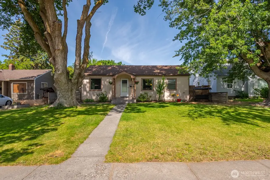 119 SW F St, Ephrata, WA 98823 - #3