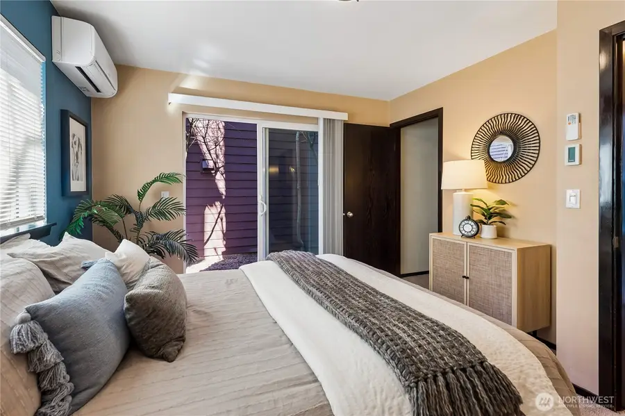 2042 Franklin Avenue E #A, Seattle, WA 98102 - #3