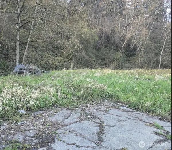 2210 W Valley Highway E, Edgewood, WA 98372