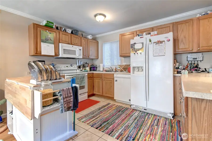 8823 Holly Dr #E206, Everett, WA 98208 - #2