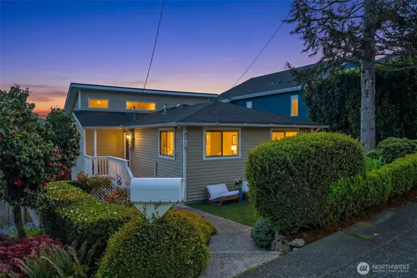 4014 32nd Avenue Sw, Seattle, WA 98126