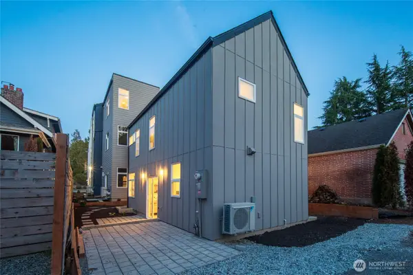 2935 39th Avenue Sw, Seattle, WA 98116