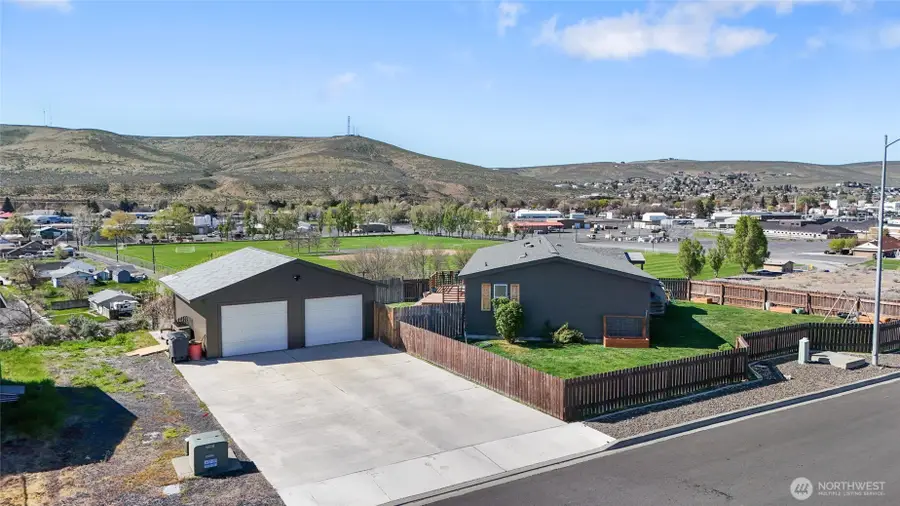 403 Hilltop Drive, Ephrata, WA 98823 - #3