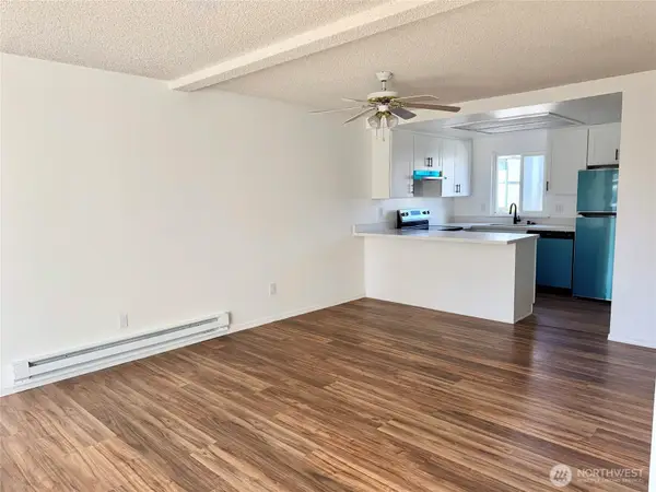 8823 Holly Drive #H204, Everett, WA 98208