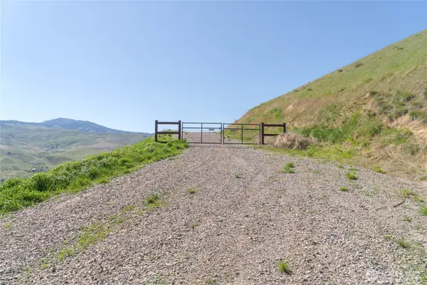 519 Diede Hills Lane, Wenatchee, WA 98801