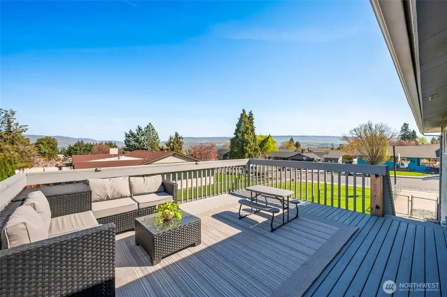 932 Crawford Avenue, Wenatchee, WA 98801 - #3