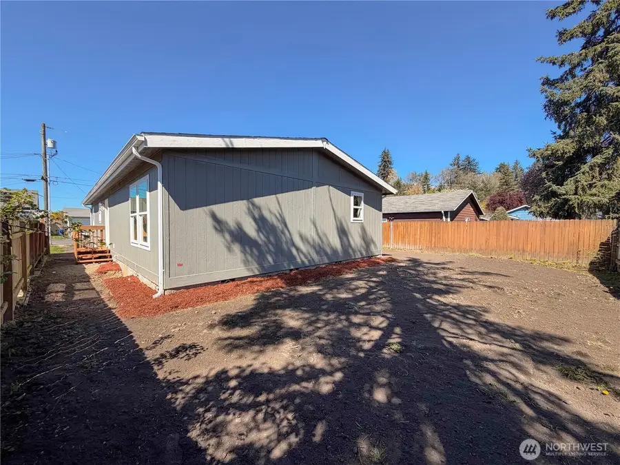 202 S 9th Avenue, Kelso, WA 98626 - #3