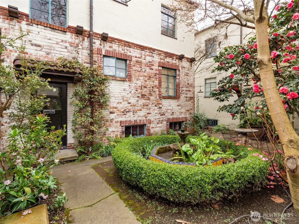 1106 NE 42nd #19, Seattle, WA 98105 - #1