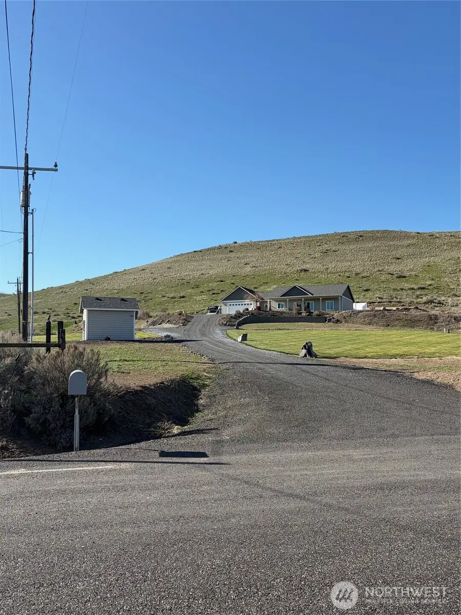 522 Adobe Way, Selah, WA 98942 - #2