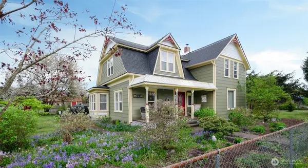 204 W Harris Avenue, Oakville, WA 98568