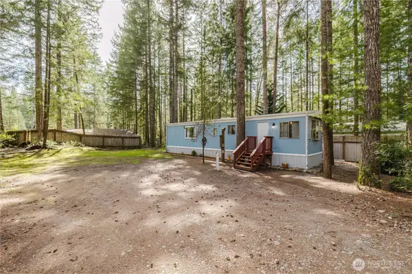 20 NE Lake Place, Tahuya, WA 98588