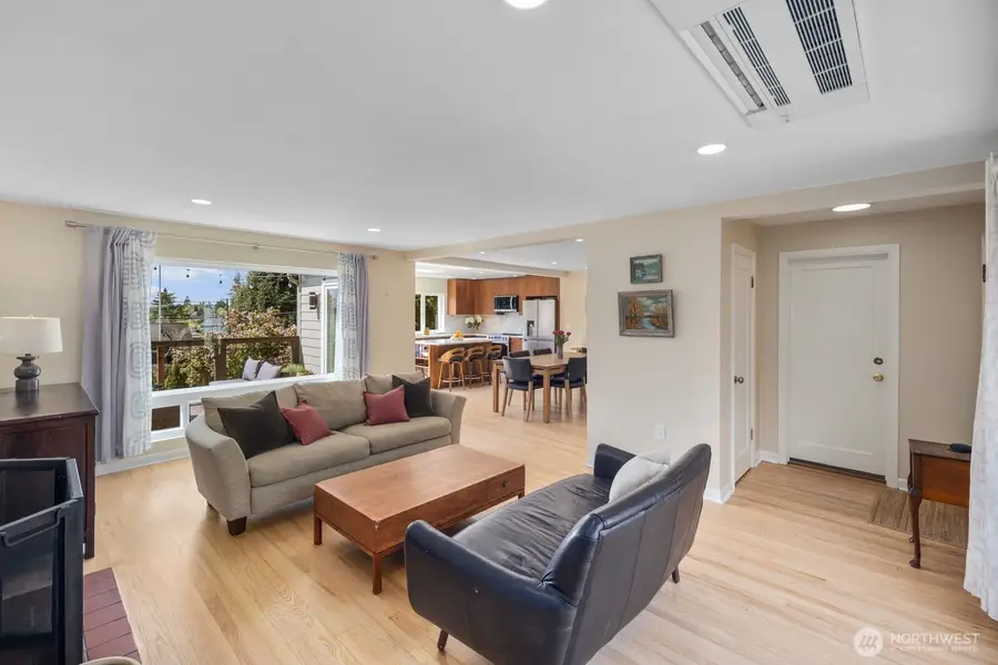 4531 Stanford Avenue Ne, Seattle, WA 98105 - #3