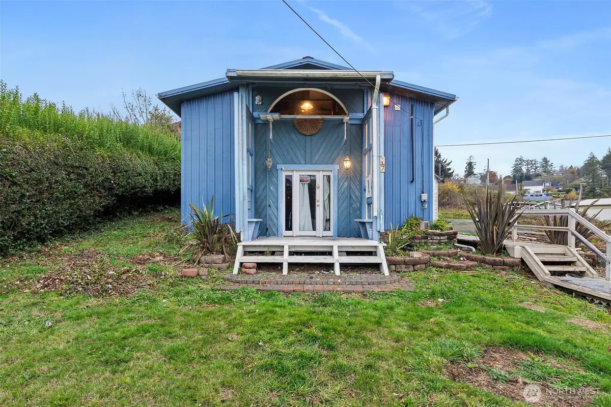 817 Wyoming Street, Raymond, WA 98577 - #1