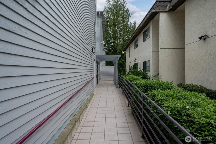 3435 California Avenue Sw #303, Seattle, WA 98116 - #2
