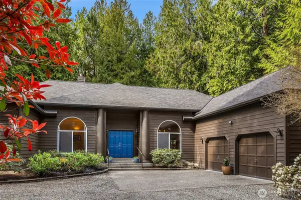 8387 NE Sumanee Place, Bainbridge Island, WA 98110