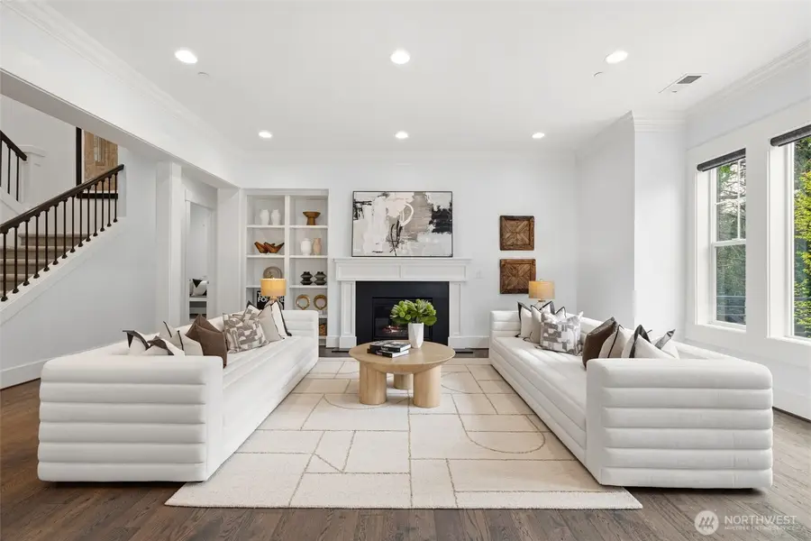 2005 105th Avenue Ne, Bellevue, WA 98004 - #2