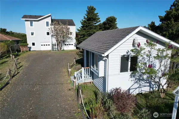 271 Sand Dune Avenue Nw, Ocean Shores, WA 98569