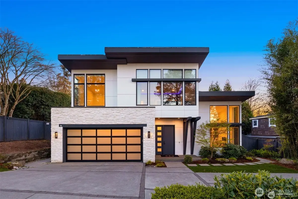 9215 NE 32nd Street, Clyde Hill, WA 98004 - #1