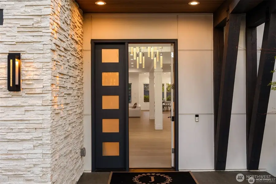 9215 NE 32nd Street, Clyde Hill, WA 98004 - #3