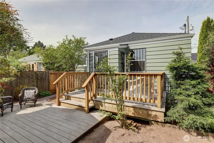7504 27th Avenue Nw, Seattle, WA 98117 - #2