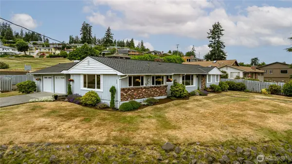 690 Maplewood Loop, Oak Harbor, WA 98277