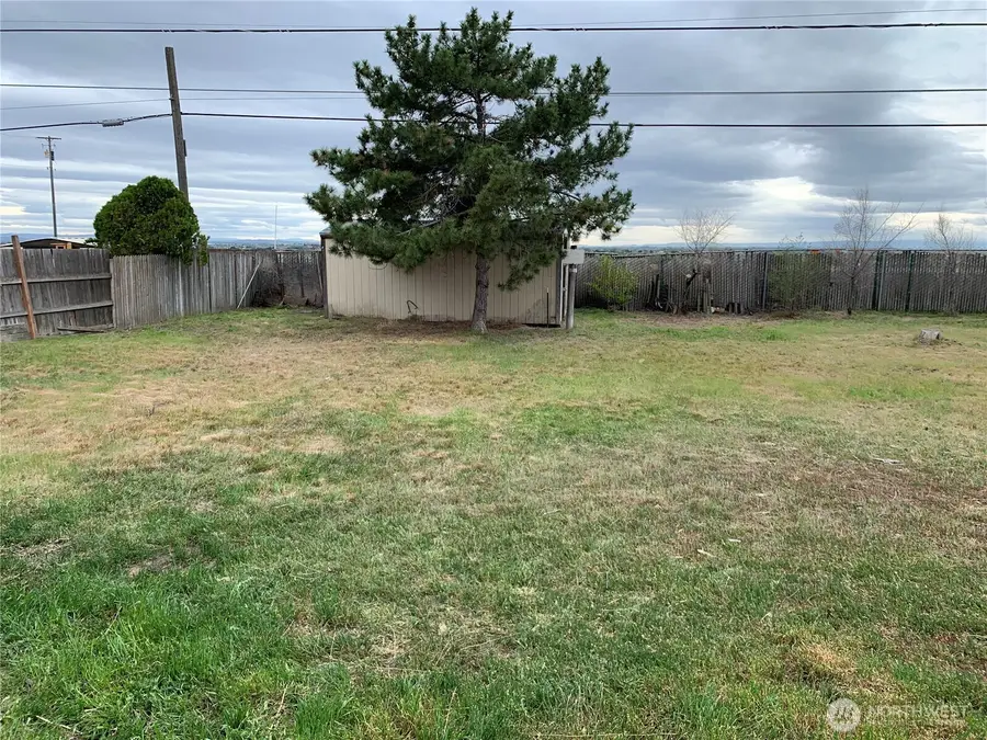 137 Schilling, Moses Lake, WA 98837 - #2