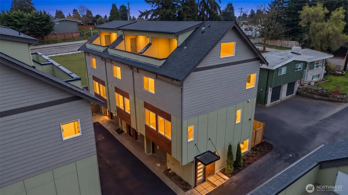14608 Corliss Avenue N #B, Shoreline, WA 98133 - #1