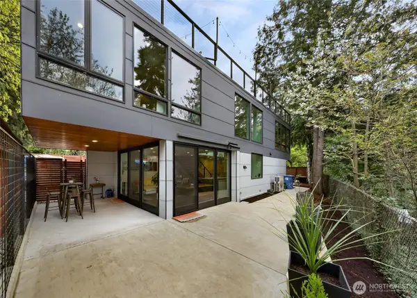 2424 Federal Avenue E, Seattle, WA 98102