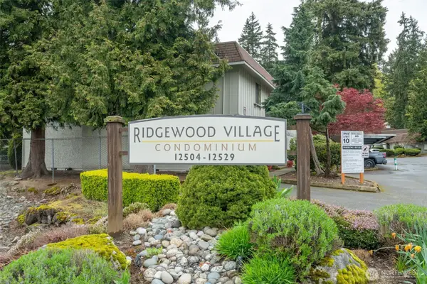 12505 NE 117th Place #J7, Kirkland, WA 98034