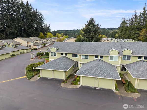 3931 NW Fairway Lane, Bremerton, WA 98312