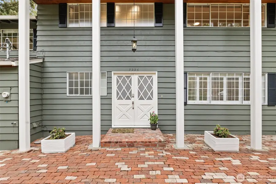 9226 Matthews Avenue Ne, Seattle, WA 98115 - #2