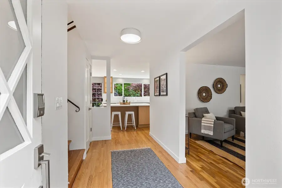 9226 Matthews Avenue Ne, Seattle, WA 98115 - #3