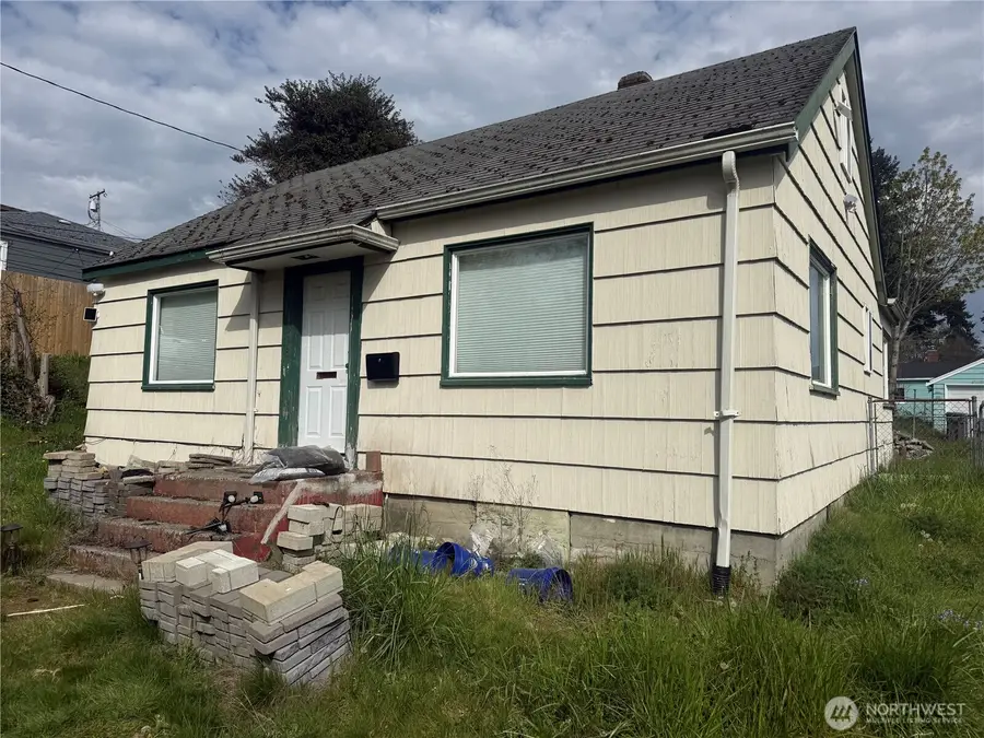 1538 N Lafayette Avenue, Bremerton, WA 98312 - #2