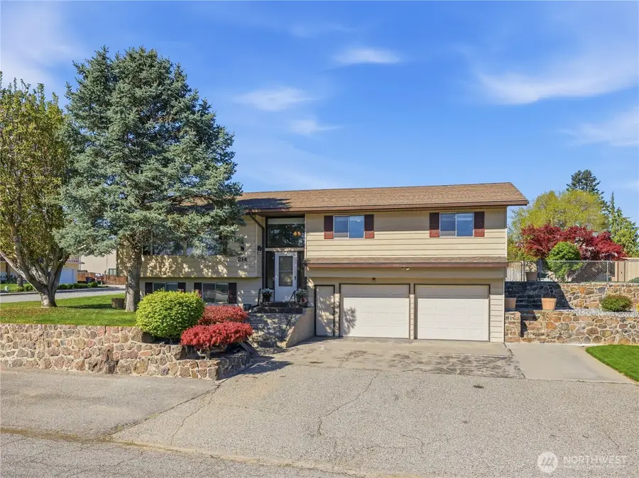 214 S Kansas Avenue, East Wenatchee, WA 98802 - #3