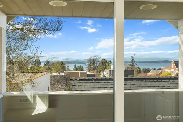 7114 California Avenue Sw #F, Seattle, WA 98136
