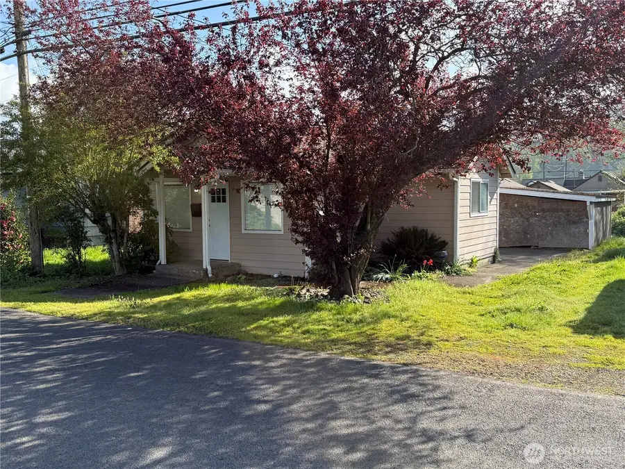 1216 N 1st Avenue, Kelso, WA 98626 - #2