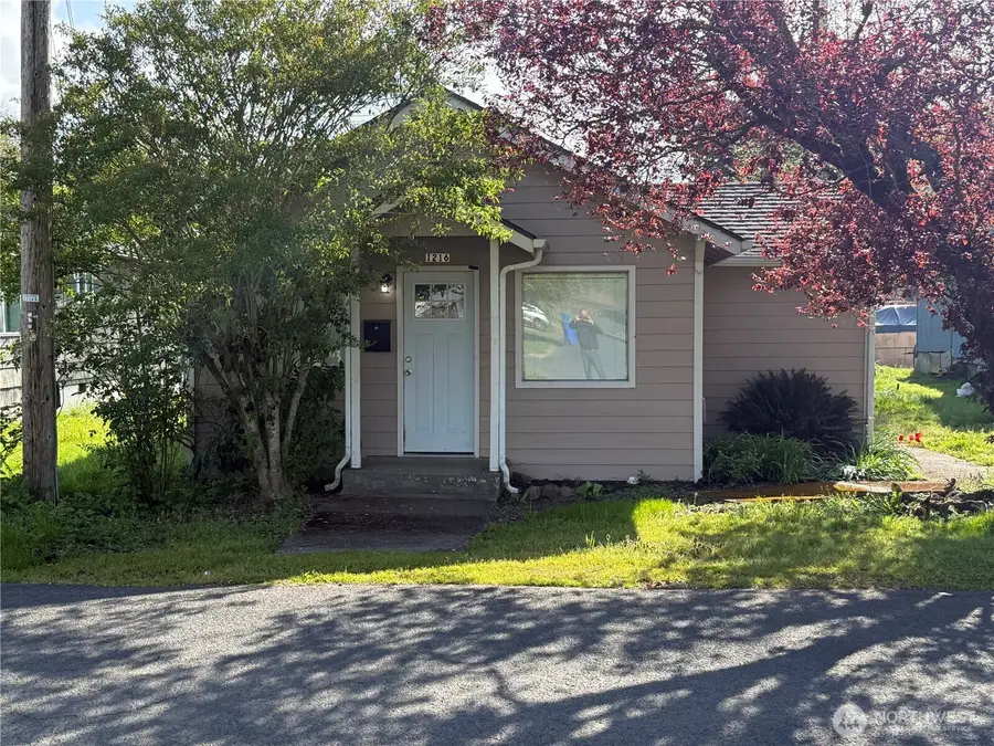 1216 N 1st Avenue, Kelso, WA 98626 - #3