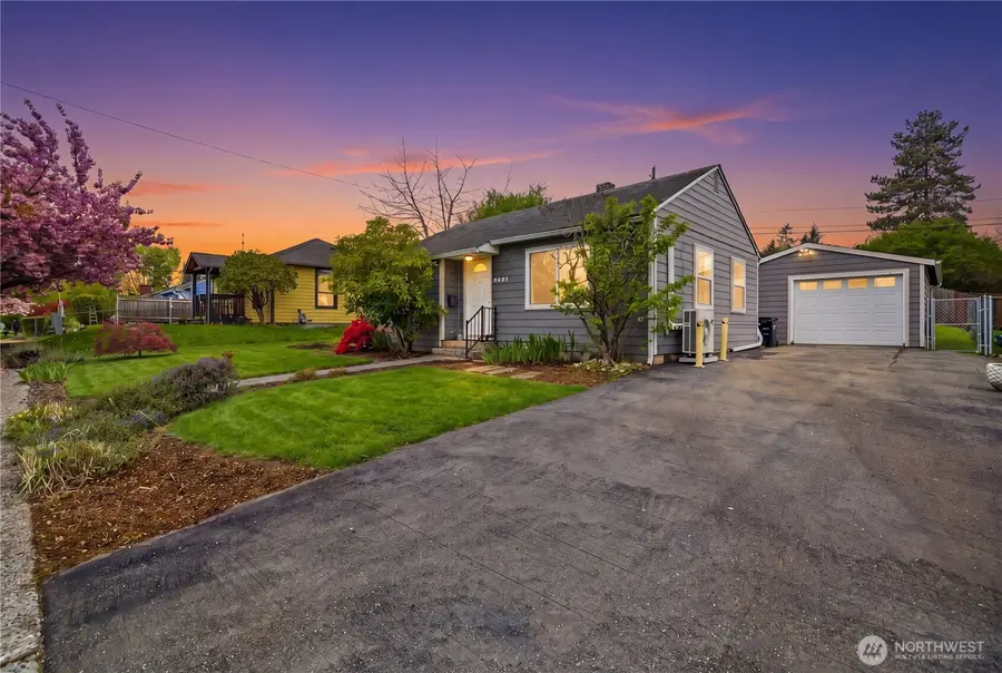 9831 33rd Avenue Sw, Seattle, WA 98126 - #3