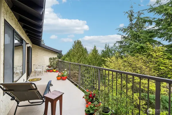 17918 23rd Lane Ne #302, Shoreline, WA 98155