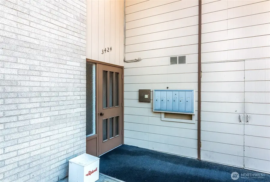 3424 25th Avenue W #201, Seattle, WA 98199 - #2