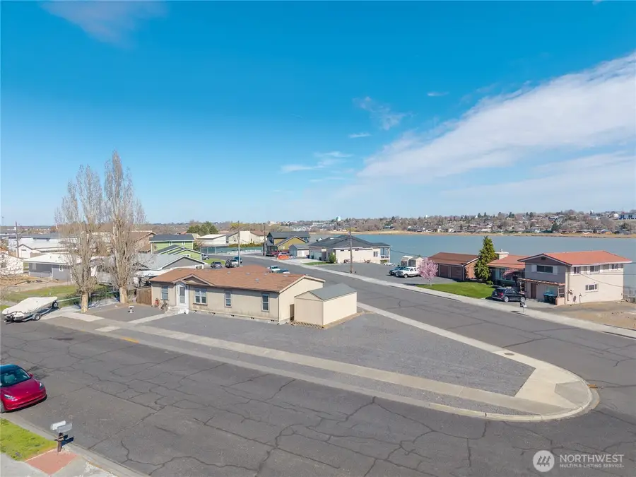 1341 W Columbia Avenue, Moses Lake, WA 98837 - #3