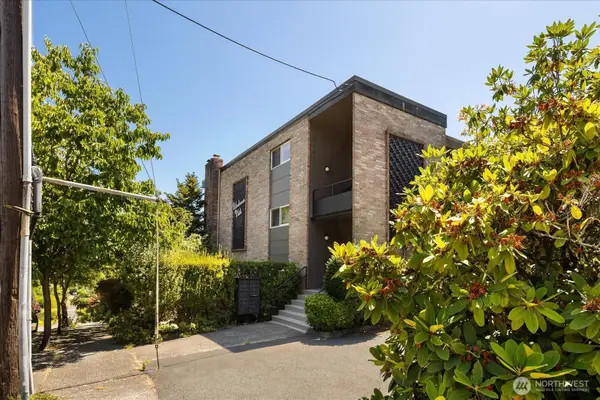 5101 NE 55th Street #103, Seattle, WA 98105