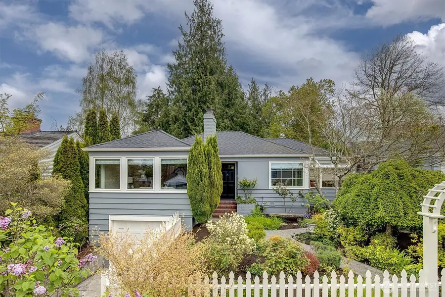 3240 W Viewmont Way W, Seattle, WA 98199 - #2