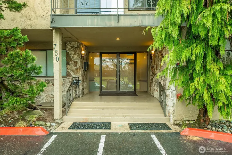 750 N 143rd Street #212, Seattle, WA 98133 - #3