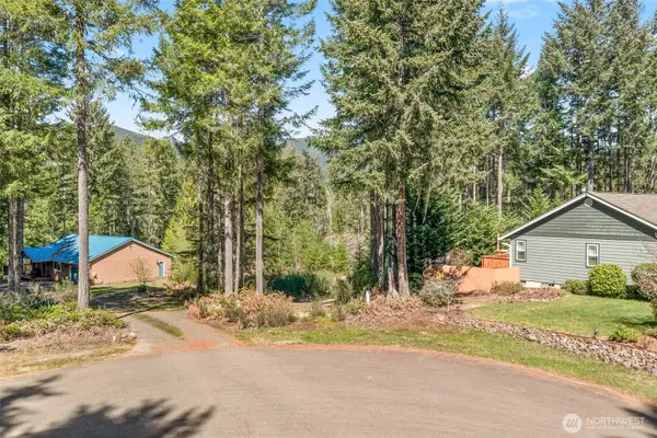 60 N Beaver Place N, Hoodsport, WA 98548