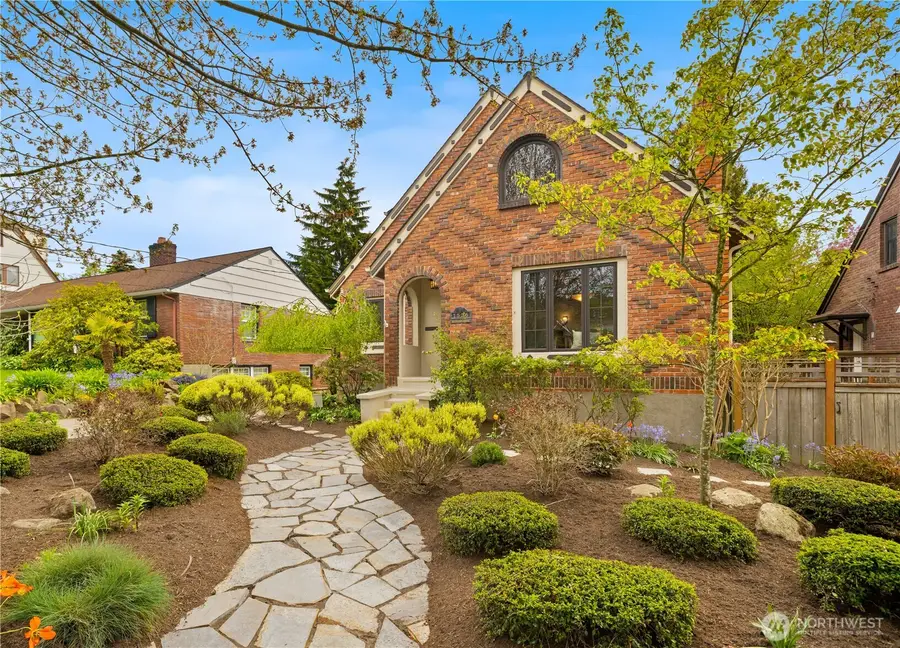 1536 Thorndyke Avenue W, Seattle, WA 98199 - #2
