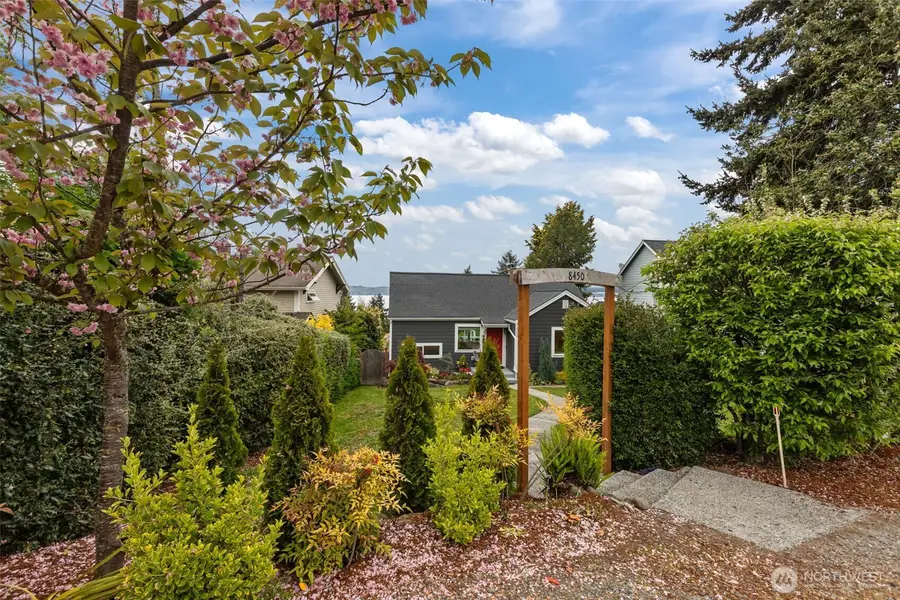 8450 E Side Drive Ne, Tacoma, WA 98422 - #2